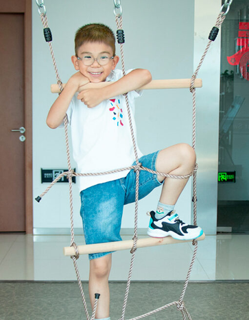 climbing net with poles2